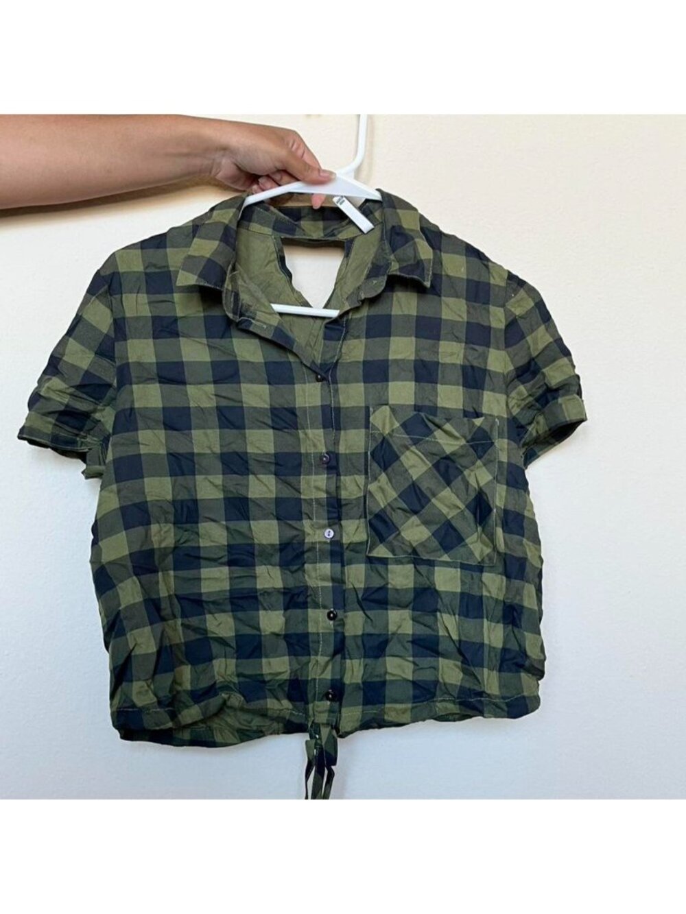 Green and black plaid cropped button-up shirt  #skater #cute #summer #plaid